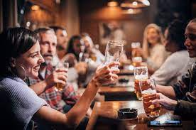 酒吧一般注冊什么公司？（酒吧執(zhí)照申請條件）